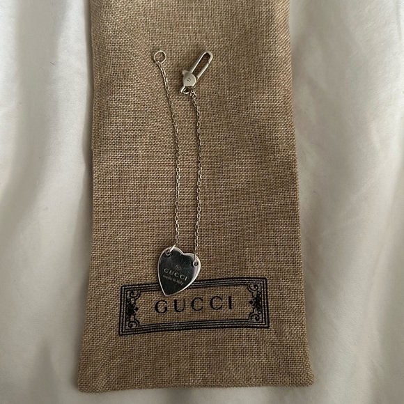 Authentic Gucci Heart bracelet - Picture 2 of 9